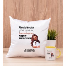 Hediye Dükkanı Kişiye Özel Alışıkın Değilsindir Tasarım Esprili Sarı Kupa Bardak ve Kare Yastık