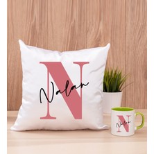 Hediye Dükkanı Kişiye Özel Baş Harfli Üzeri Isim Yazılı Yeşil Kupa Bardak ve Kare Yastık