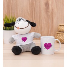 Hediye Dükkanı Kişiye Özel Mor Kalpli Isimli Beyaz Kupa Bardak ve Peluş Eşek