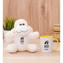 Hediye Dükkanı Kişiye Özel Herkes Delirdi Tasarım Esprili Sarı Kupa Bardak ve Peluş Koyun