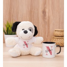Hediye Dükkanı Kişiye Özel Baş Harfli Üzeri Isim Yazılı Siyah Kupa Bardak ve Peluş Köpek