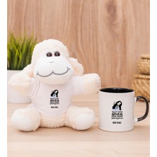 Hediye Dükkanı Kişiye Özel Herkes Delirdi Tasarım Esprili Siyah Kupa Bardak ve Peluş Koyun