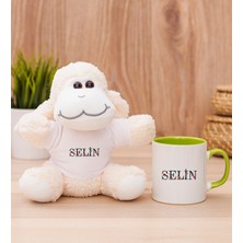 Hediye Dükkanı Kişiye Özel Çiçek Harf Tasarım Isim Yazılı Yeşil Kupa Bardak ve Peluş Koyun