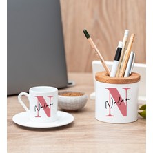 Hediye Dükkanı Kişiye Özel Baş Harfli Üzeri Isim Yazılı Beyaz Türk Kahvesi Fincanı ve Kalemlik