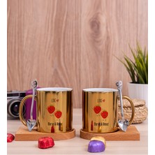 Hediye Dükkanı Kişiye Özel Sevimli Çilekler Ikili Ahşap Altlıklı Gold Kupa Bardak