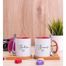 Hediye Dükkanı Kişiye Özel El Yazısı Tasarımlı Isimli Ikili Ahşap Altlıklı Kırmızı Kupa Bardak