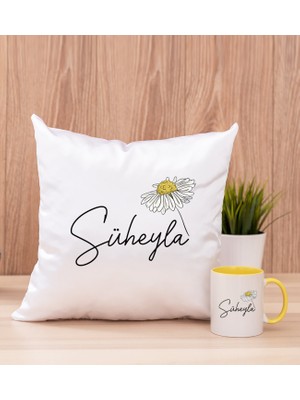 Hediye Dükkanı Kişiye Özel Papatya Tasarımlı Isimli Sarı Kupa Bardak ve Kare Yastık