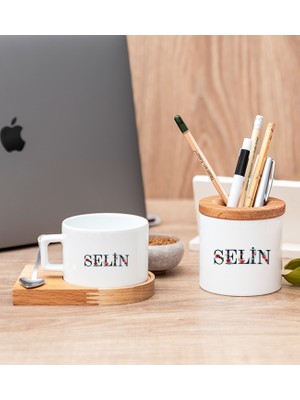 Hediye Dükkanı Kişiye Özel Çiçek Harf Tasarım Isim Yazılı Ahşap Altlıklı Fincan ve Kalemlik