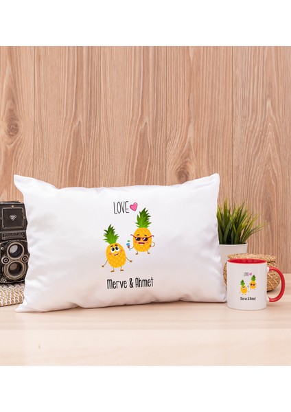 Kişiye Özel Sevimli Ananaslar Kırmızı Kupa Bardak ve Dikdörtgen Yastık