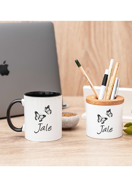 Kişiye Özel Kelebekler Uçuyor Isimli Siyah Kupa Bardak ve Kalemlik