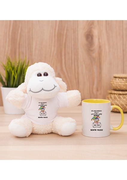 Kişiye Özel Biz Akıllanmayız Tasarım Esprili Sarı Kupa Bardak ve Peluş Koyun