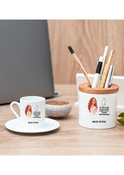 Kişiye Özel Az Önce Aşık Oldum Tasarım Esprili Beyaz Türk Kahvesi Fincanı ve Kalemlik