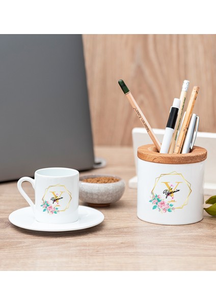 Kişiye Özel Geometrik Yaldız Tasarımlı Isimli Beyaz Türk Kahvesi Fincanı ve Kalemlik