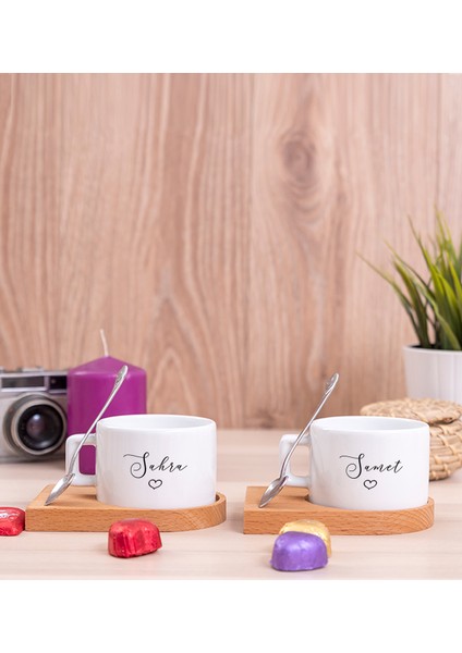 Kişiye Özel El Yazısı Tasarımlı Isimli Ikili Ahşap Altlıklı Fincan