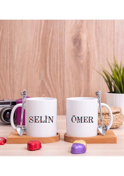 Kişiye Özel Çiçek Harf Tasarım Isim Yazılı Ikili Ahşap Altlıklı Beyaz Kupa Bardak