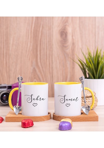 Kişiye Özel El Yazısı Tasarımlı Isimli Ikili Ahşap Altlıklı Sarı Kupa Bardak