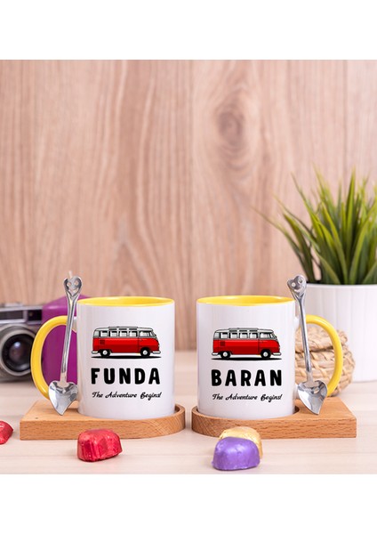 Kişiye Özel Vosvos Minibüs Tasarımlı Ikili Ahşap Altlıklı Sarı Kupa Bardak