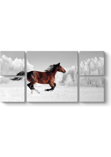 Karlı Manzarada Koşan At Tablosu
