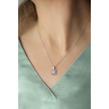 By Barun Gümüş Rengi Beyaz Yuvarlak Taşlı 1 Carat Görünümünde 925 Ayar Pırlanta Model Gümüş Baget Kolye