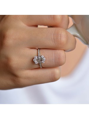 Engingold 0.62CT Baget Taşlı Pırlanta Yüzük