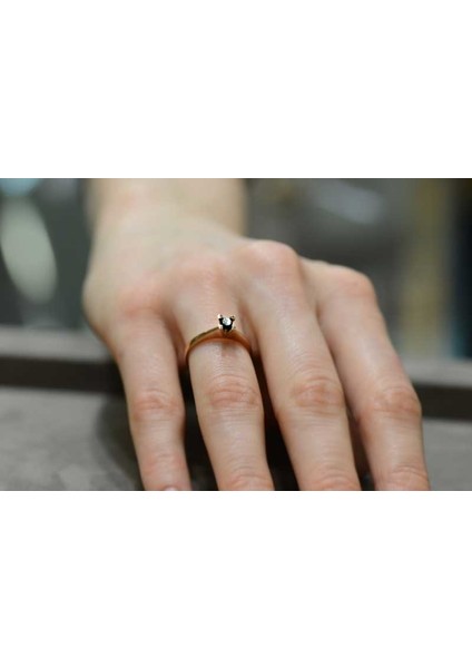 0.05CT Elmas Tektaş Yüzük