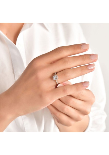 0.15CT Pırlanta Baget Taşlı Yüzük