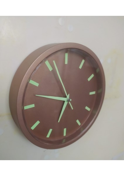 Gece Parlayan Fosforlu Bakır Renkli Plastik Duvar Saati 22 cm