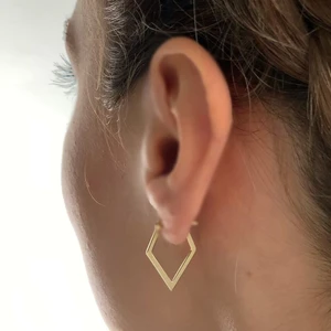 Sembol Gold Dörtgen Formlu Altın Küpe 14 Ayar 2,0 cm Zarif Küpe