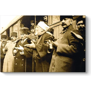 Atatürk Dua Ederken Kanvas Tablo