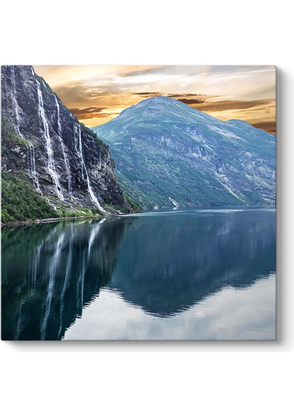 Norveç Geiranger Şelalesi Tablosu