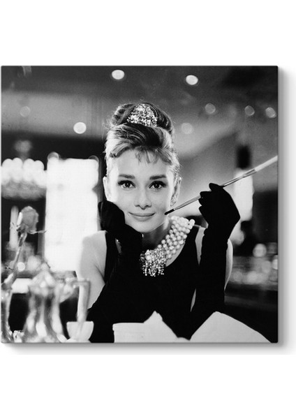 Audrey Hepburn - Cigarette Tablosu