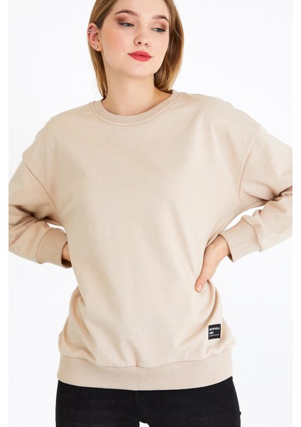 Kadın Bej Renk Basic Bisiklet Yaka Sweatshirt