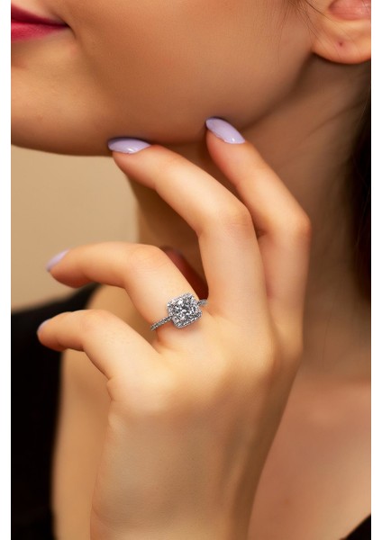 Yuvarlak Baget Taşlı Pırlanta Modelli Gümüş Yüzük