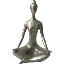 Trendy Dizayn Yogacı Kız Mumluk Elleri Yanda