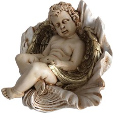 Veranın Fırçası Büyük Istiridye Kabuğunda Yatan Melek Heykeli