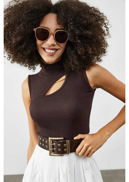Kahverengi Yarım Balıkçı Yaka Göğüs Detaylı Kaşkorse Bluz 2KXK2-45443-18