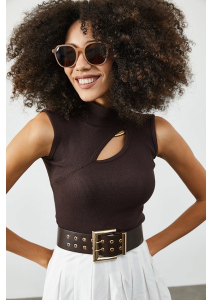 Kahverengi Yarım Balıkçı Yaka Göğüs Detaylı Kaşkorse Bluz 2KXK2-45443-18 fırsatları