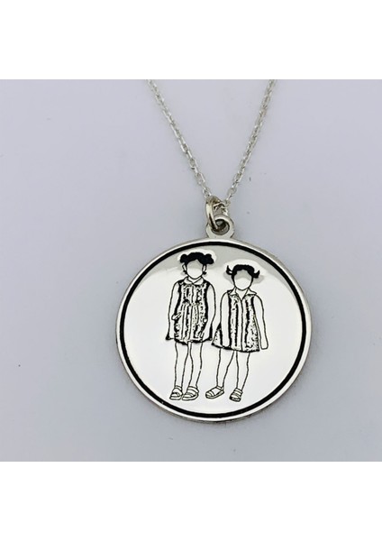 Kız Kardeşler Figürlü Yuvarlak Gümüş Kolye
