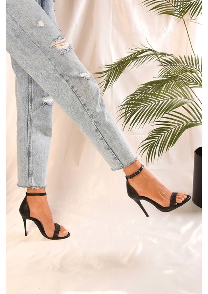 Kadin Tek Bantli Siyah Cilt Topuklu Ayakkabi fiyatları