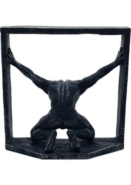 KARE İÇİNDE ADAM fırsatları