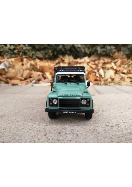 Land Rover Defender 1/24 Ölçek Model Araba