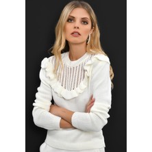 AQE FASHION Kadın Robası Fırfırlı Beyaz Kazak