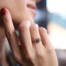 By Golden House Pırlanta Karo Gül Yüzük