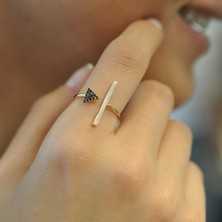 Üçgen ve Tel Tasarım Yüzük