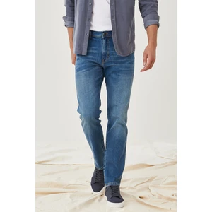 WRANGLER Erkek Arizona  Koyu Mavi Straight Fit Normal Bel Düz Paça Esnek Jean Pantolon