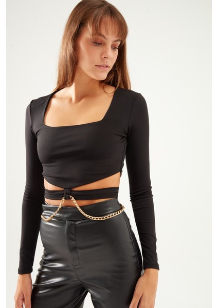 Zincir Detaylı Crop Bluz Siyah fırsatları