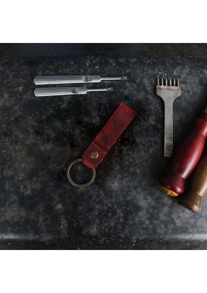 Hakiki Deri El Yapımı Anahtarlık Kırmızı - 2603