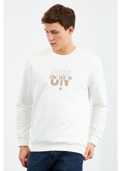 Ekru Yazı Nakışlı O Yaka Rahat Form Erkek Sweatshirt - 88021
