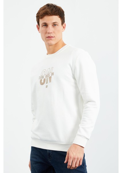 Ekru Yazı Nakışlı O Yaka Rahat Form Erkek Sweatshirt - 88021