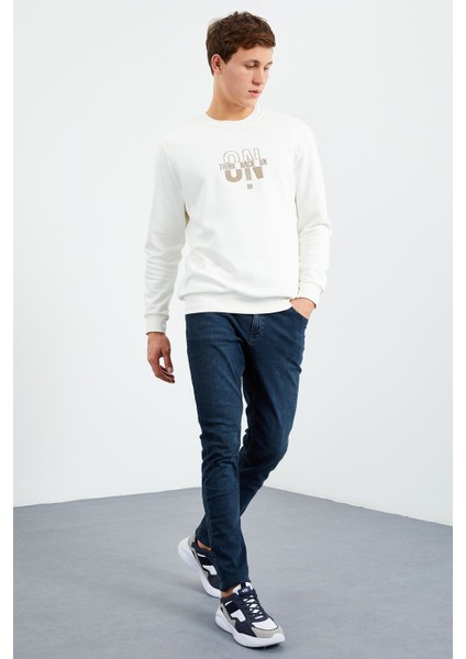 Ekru Yazı Nakışlı O Yaka Rahat Form Erkek Sweatshirt - 88021